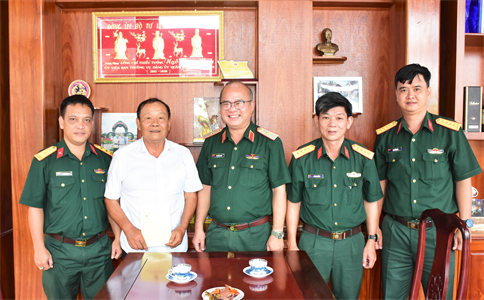 Thiếu tướng Du Trường Giang thăm thủ thưởng Bộ Tư lệnh Quân khu 7 qua các thời kì