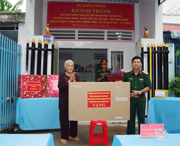 Bộ CHQS tỉnh Bình Dương trao nhà tình nghĩa