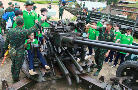 Một ngày làm chiến sĩ Quân đội Nhân dân Việt Nam