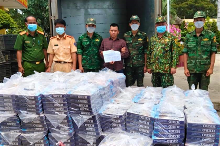 Ban Chỉ đạo 389 quốc gia khen thưởng Bộ đội Biên phòng tỉnh Long An triệt phá đường dây mua bán, vận chuyển trái phép thuốc lá