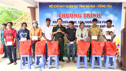 Bộ CHQS tỉnh Bà Rịa – Vũng Tàu khám bệnh, cấp thuốc cho 500 hộ dân hoàn cảnh khó khăn