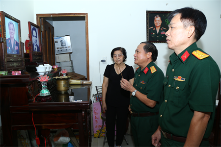 Bộ Tư lệnh Quân khu thăm, tri ân cố thủ trưởng Bộ Tư lệnh Quân khu