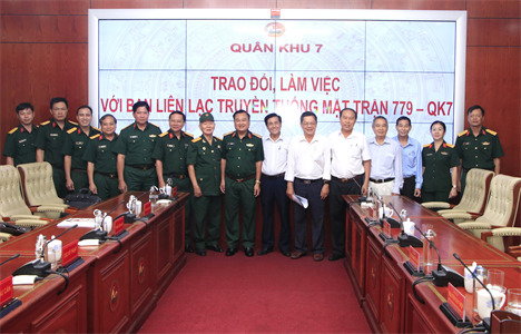 Quân khu trao đổi, làm việc với Ban liên lạc truyền thống Mặt trận 779