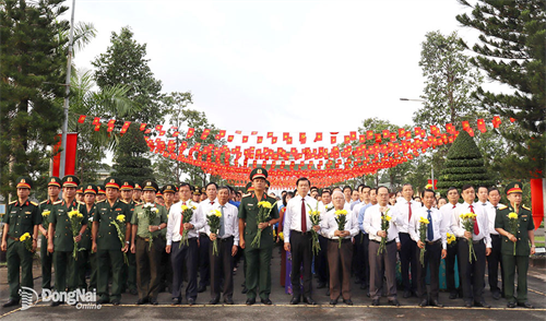Viếng Nghĩa trang liệt sĩ tỉnh nhân kỷ niệm 76 năm Ngày Thương binh liệt sĩ