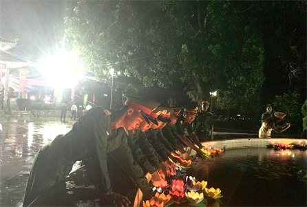 Thắp nến tri ân các anh hùng, liệt sĩ