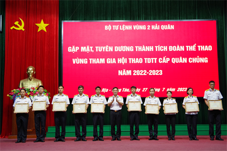 Vùng 2 Hải quân gặp mặt tuyên dương thành tích Đoàn thể thao