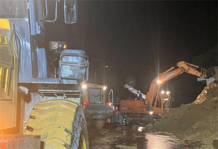 Xuyên đêm tìm kiếm nạn nhân còn lại trong vụ sạt lở đèo Bảo Lộc