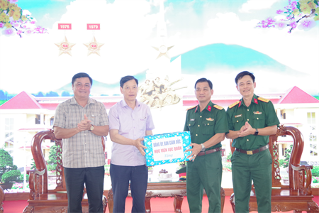 Học viện Lục quân thăm và làm việc tại Sư đoàn 5