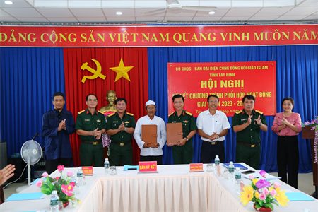 Bộ CHQS tỉnh Tây Ninh ký kết phối hợp với Ban Đại diện Cộng đồng Hồi giáo Islam tỉnh