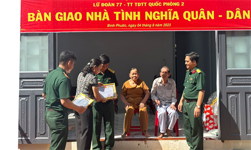 Lữ đoàn 77 phối hợp Trung tâm TDTT Quốc phòng 2 tặng “Nhà tình nghĩa quân - dân”
