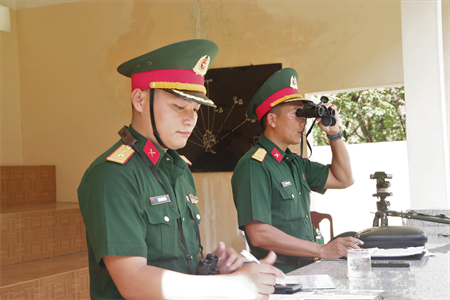 Bộ Tư lệnh Pháo binh kiểm tra tại Sư đoàn 5