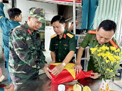 Ban CHQS huyện Củ Chi phối hợp quy tập hài cốt liệt sĩ