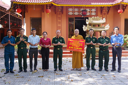 Bộ CHQS tỉnh Bình Dương hỗ trợ kinh phí xây dựng công trình thể dục thể thao Chùa Phước Lâm
