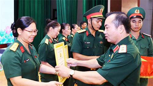 Trường Sĩ quan Lục quân 2 tuyên dương Chủ tịch Công đoàn tiêu biểu