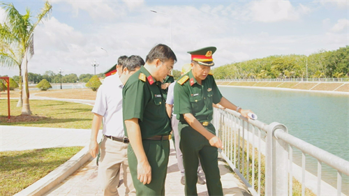 Kiểm tra xây dựng công trình nước sinh hoạt và nước tăng gia sản xuất tại Sư đoàn 5