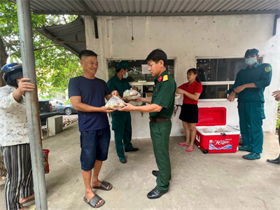 Nhân rộng mô hình “Bữa cơm tình thương”