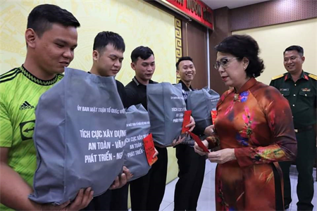 Quận 1 chăm lo quân nhân xuất ngũ hoàn cảnh khó khăn