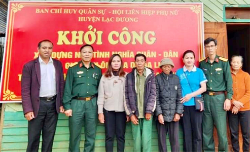 Huyện Lạc Dương, tỉnh Lâm Đồng xây dựng nhà “Tình nghĩa quân – dân” cho hộ nghèo dân tộc thiểu số