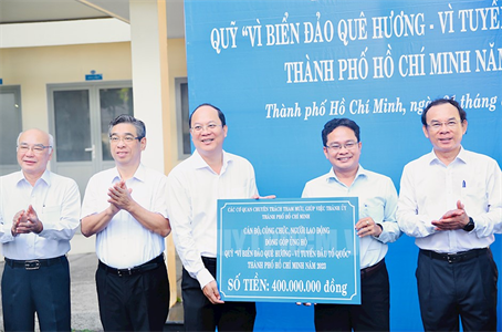 Công đoàn các cơ quan tham mưu Thành ủy TPHCM ủng hộ Quỹ “Vì biển đảo quê hương – Vì tuyến đầu Tổ quốc”