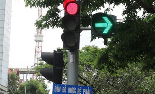 Mức phạt lỗi rẽ phải khi đèn đỏ năm 2023