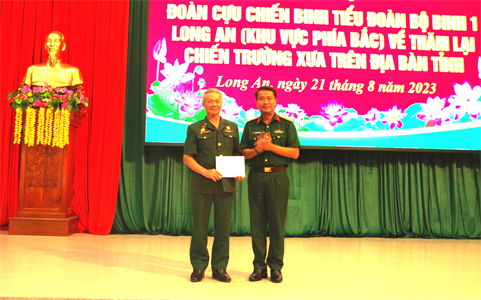 Bộ CHQS tỉnh Long An gặp mặt Ban liên lạc truyền thống Tiểu đoàn 1 Long An khu vực phía Bắc