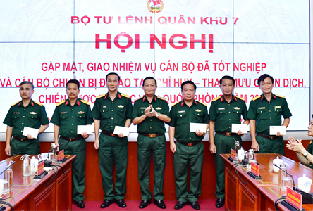 Bộ Tư lệnh Quân khu 7 gặp mặt, giao nhiệm vụ cán bộ đi học tại Học viện Quốc phòng