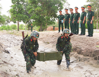 Quân khu 7 kiểm tra đơn vị vận tải “Chính quy, an toàn, huấn luyện giỏi” năm 2023