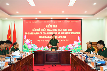 Quân khu 7 kiểm tra kết quả thực hiện Nghị định số 21 của Chính phủ về khu vực phòng thủ tại Bộ CHQS tỉnh Long An