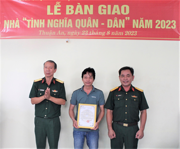 Thành phố Thuận An bàn giao Nhà tình nghĩa quân – dân
