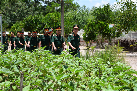 Tư lệnh Quân khu 7 thăm, kiểm tra các đơn vị trên tuyến biên giới tỉnh Tây Ninh