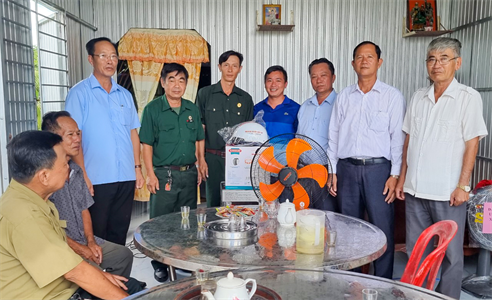 Hội CCB huyện Bến Lức tặng nhà nghĩa tình đồng đội