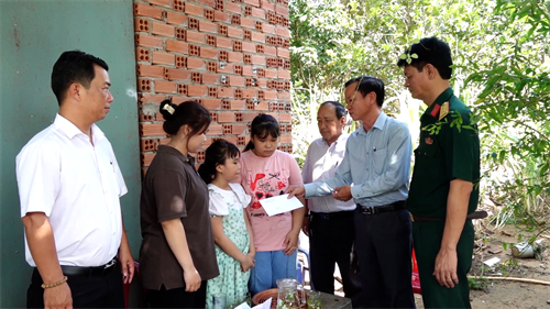 Mô hình “1.000 đồng học phí cho em” tiếp sức học sinh nghèo đến trường
