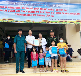 Ban CHQS huyện Củ Chi tổ chức khám, cấp thuốc đối tượng chính sách trên địa bàn huyện