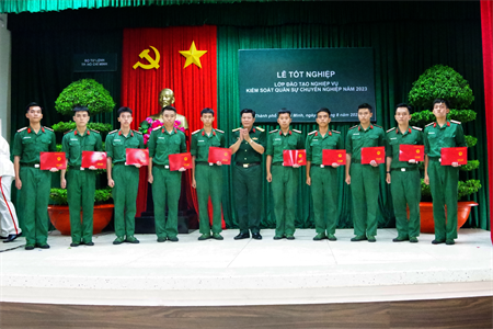 Bế giảng lớp đào tạo nghiệp vụ kiểm soát quân sự