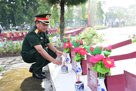 Quân khu 7: Đã rà soát, hoàn thiện hồ sơ 199.974 danh sách liệt sĩ