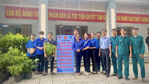 Thị xã Phú Mỹ, tỉnh Bà Rịa - Vũng Tàu tặng quà hộ nghèo
