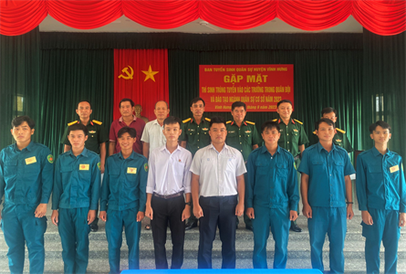 Huyện Vĩnh Hưng gặp mặt thí sinh trúng tuyển các trường Quân đội