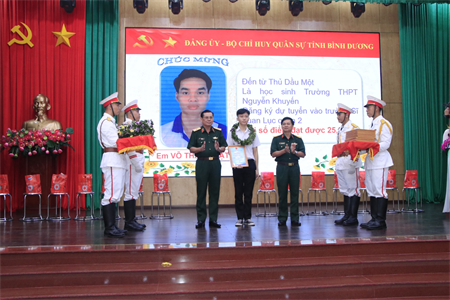 Tỉnh Bình Dương: Tạo nguồn xây dựng Quân đội "tinh, gọn, mạnh"