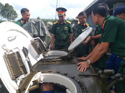 Quân khu nghiệm thu xe tăng sau bảo dưỡng, sửa chữa, đồng bộ