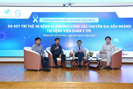 Bệnh viện Quân y 175 phối hợp tư vấn sức khỏe cộng đồng về bệnh Alzheimer
