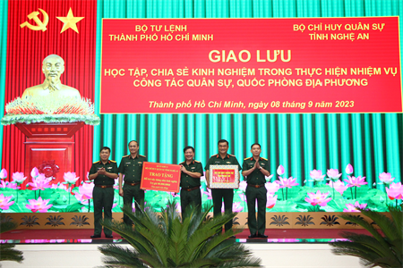 Tăng cường gắn bó giữa Bộ Tư lệnh TPHCM và Bộ CHQS tỉnh Nghệ An