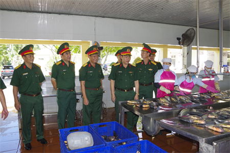 Tổng cục Hậu cần kiểm tra công tác quản lý chất lượng vật chất hậu cần tại Sư đoàn 9