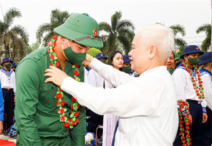 Tỉnh Bình Dương: Nhiều thanh niên viết đơn tình nguyện nhập ngũ
