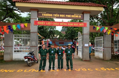 Mô hình “Cổng trường an toàn giao thông” của Hội Cựu chiến binh thôn Phú Vinh