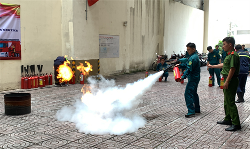 Ban CHQS quận Phú Nhuận tập huấn phòng chống cháy nổ, cứu hộ cứu nạn cho dân quân thường trực