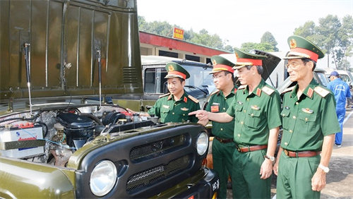 Chấm thi xe tốt, lái xe giỏi toàn quân tại Trường Sĩ quan Lục quân 2