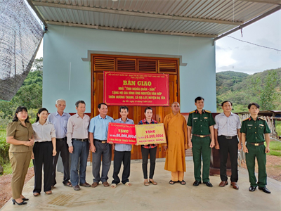 Bộ Chỉ huy quân sự tỉnh - Ban Trị sự Giáo hội Phật giáo Việt Nam tỉnh Lâm Đồng bàn giao “nhà tình nghĩa quân - dân”