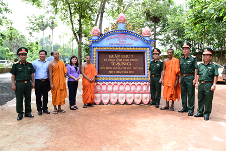 Lực lượng vũ trang Quân khu 7 tăng cường gắn kết, thân thiện, hỗ trợ, giúp đỡ đồng bào dân tộc, tôn giáo