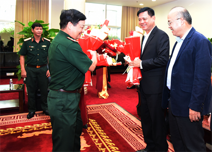 Đoàn cán bộ Quân khu 7 sang thăm, làm việc tại Cuba