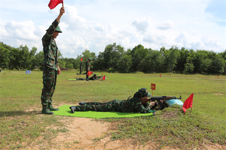 Cục Hậu cần Quân khu 7 kiểm tra bắn đạn thật
